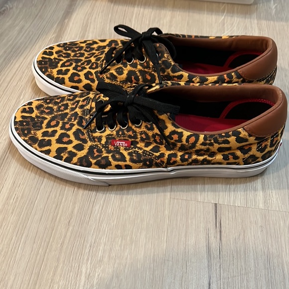 Vans - Picture 4 of 6